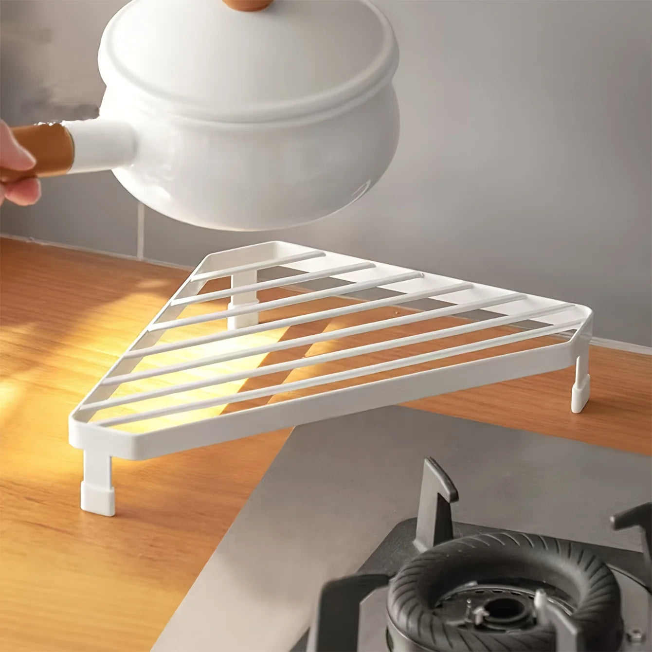 Kitchen Metal Triangular Iron Rack Heat Insulation Pot Rack Heat-Resistant Corner Countertop Frying Pan Storage Rack