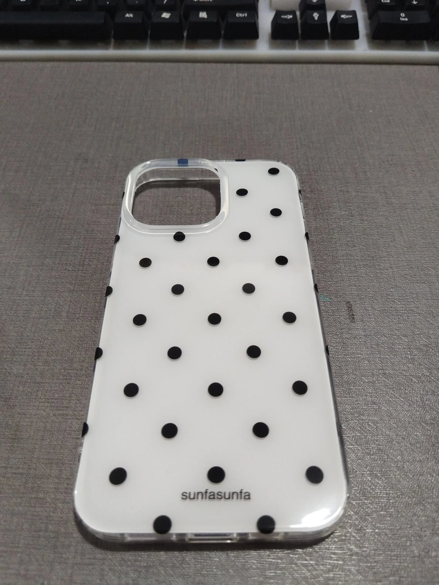Polka-dot Mobile Phone Case Suitable For Iphone17/16/pro/promax Fashion Mobile Phone Decoration Ins Style Mobile Phone Case