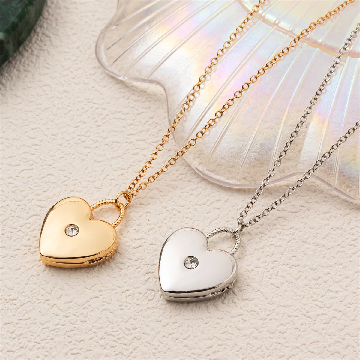 Valentine's Day Love Box Pendant Necklace Three Dimensional Opening Peach Heart Pendant Clavicle Chain Gold Plated