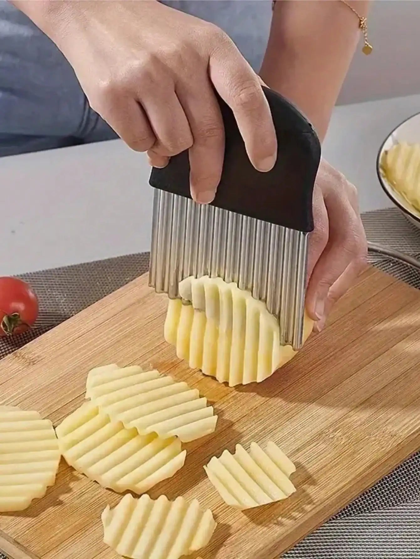 1Pc Stainless Steel Wave-Shaped Potato Slicer: Multifunctional for Fresh Fruits, Vegetables, Salads, Carrots, Potatoes, French Fries - Durable Stainless Steel Blade - Perfect for Home Kitchen