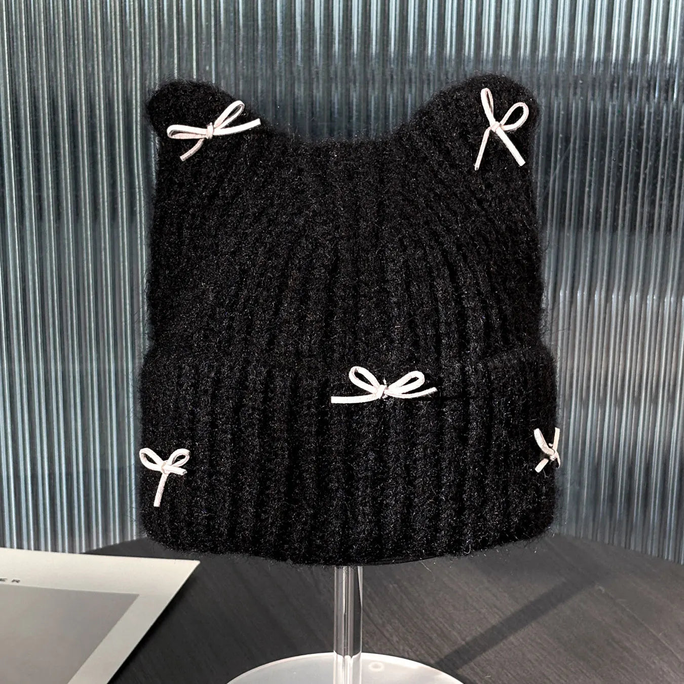 Handmade Bow-Knitted Hat, Cat Ear Design, Fashionable and Warm Woolen Hat, Windproof Pullover Hat, Casual Cold Weather Hat, Suitable as Clothing Accessories for Autumn and Winter Cold Weather