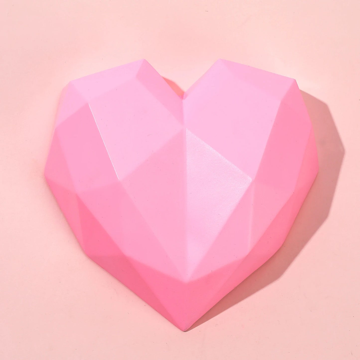 Heart Decor Love Statue Pink and Red Heart Sculpture Couple Wall Decorations Resin Wedding Entrance Table Decor Home Decorations