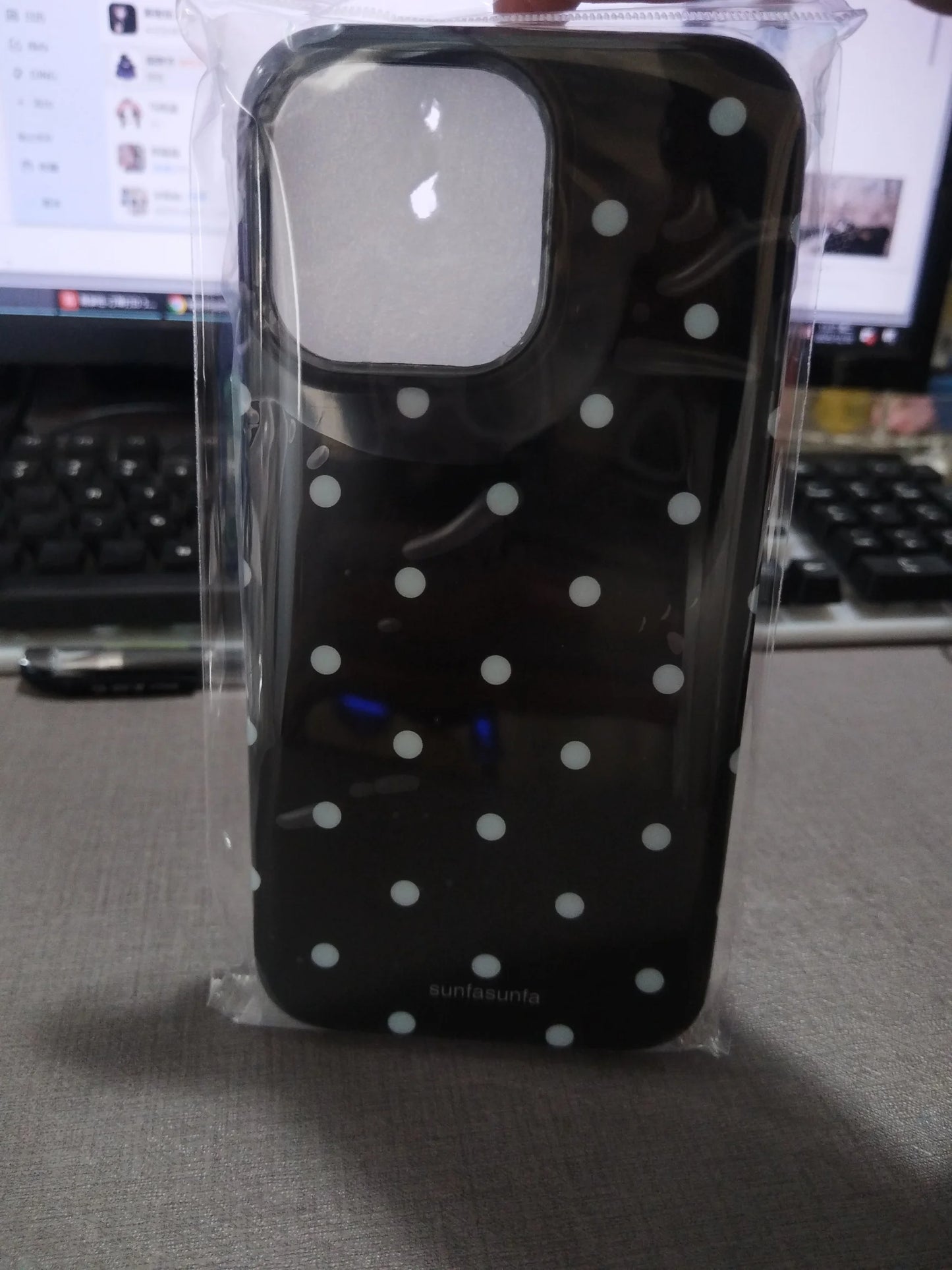 Polka-dot Mobile Phone Case Suitable For Iphone17/16/pro/promax Fashion Mobile Phone Decoration Ins Style Mobile Phone Case