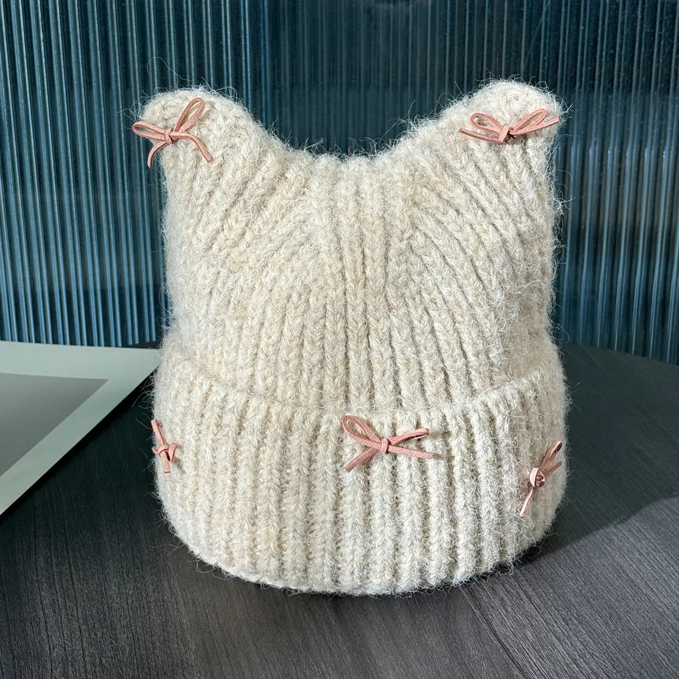 Handmade Bow-Knitted Hat, Cat Ear Design, Fashionable and Warm Woolen Hat, Windproof Pullover Hat, Casual Cold Weather Hat, Suitable as Clothing Accessories for Autumn and Winter Cold Weather