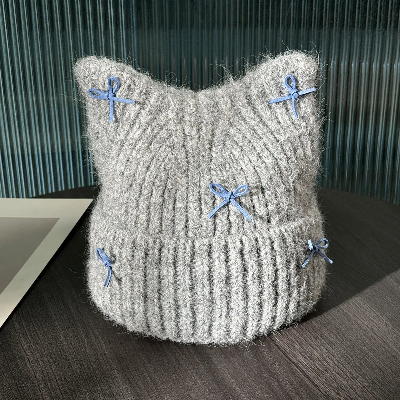 Handmade Bow-Knitted Hat, Cat Ear Design, Fashionable and Warm Woolen Hat, Windproof Pullover Hat, Casual Cold Weather Hat, Suitable as Clothing Accessories for Autumn and Winter Cold Weather