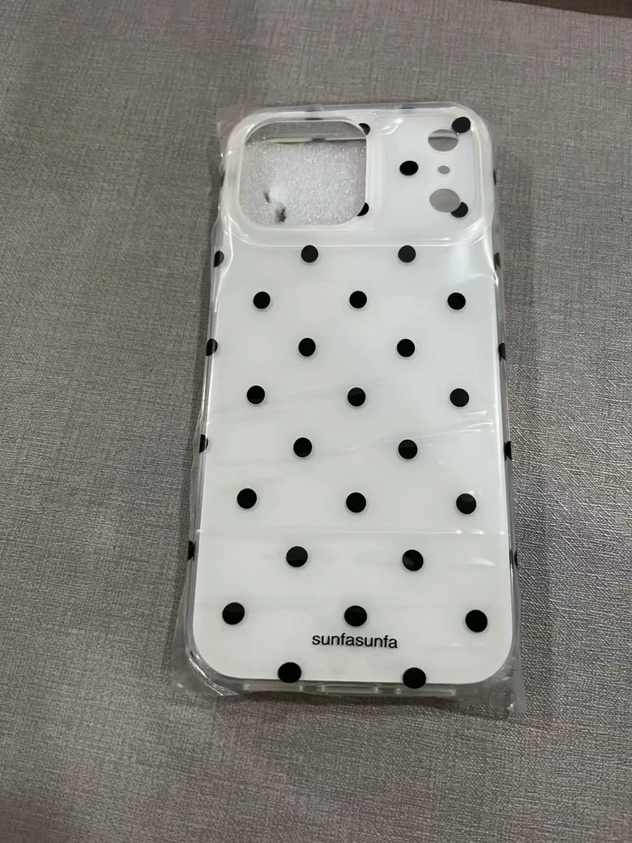 Polka-dot Mobile Phone Case Suitable For Iphone17/16/pro/promax Fashion Mobile Phone Decoration Ins Style Mobile Phone Case