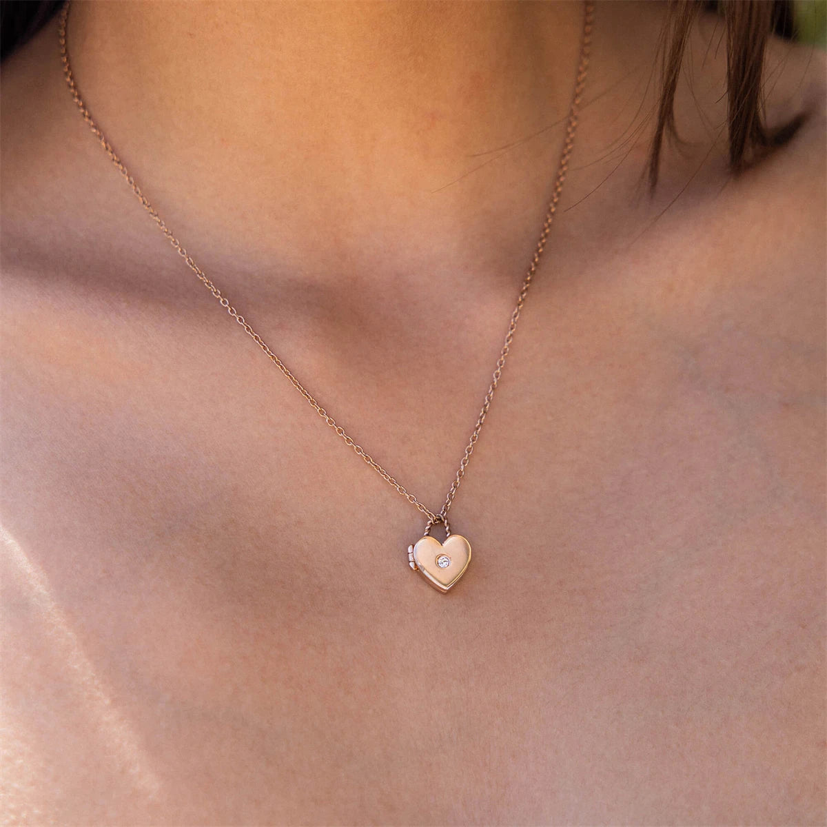 Valentine's Day Love Box Pendant Necklace Three Dimensional Opening Peach Heart Pendant Clavicle Chain Gold Plated