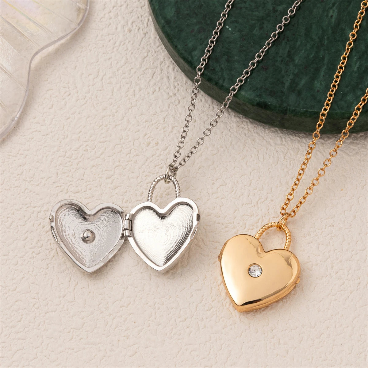 Valentine's Day Love Box Pendant Necklace Three Dimensional Opening Peach Heart Pendant Clavicle Chain Gold Plated